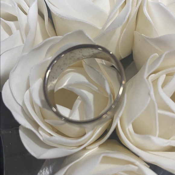 Size 7-1/2 Band Ring - Picture 3 of 3